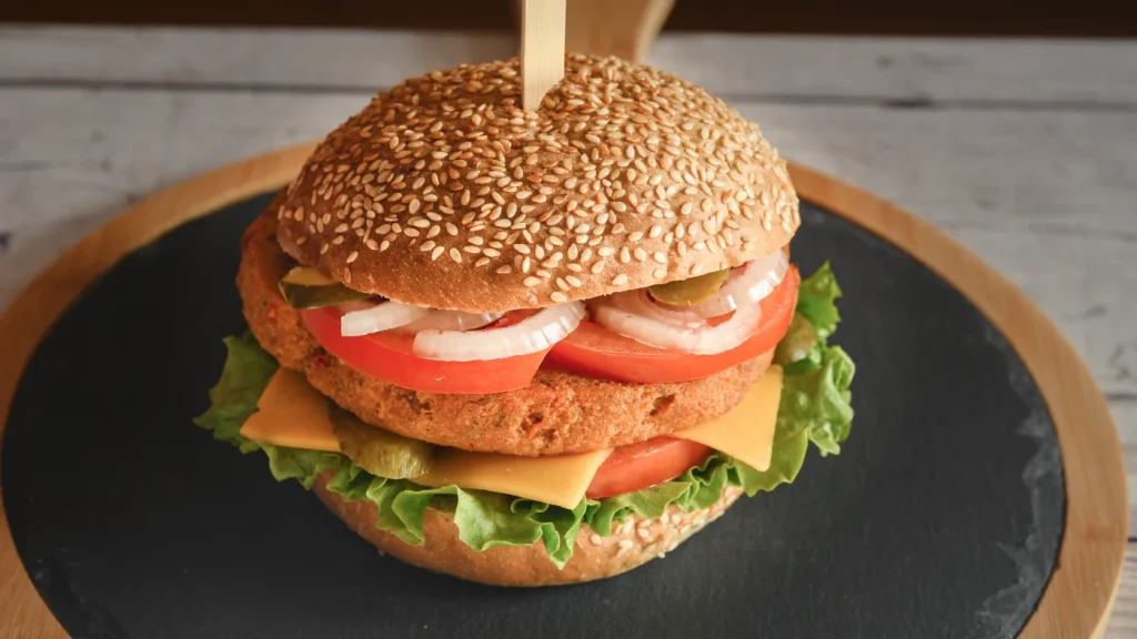 Eva tuna burger s ajvarom i povrćem