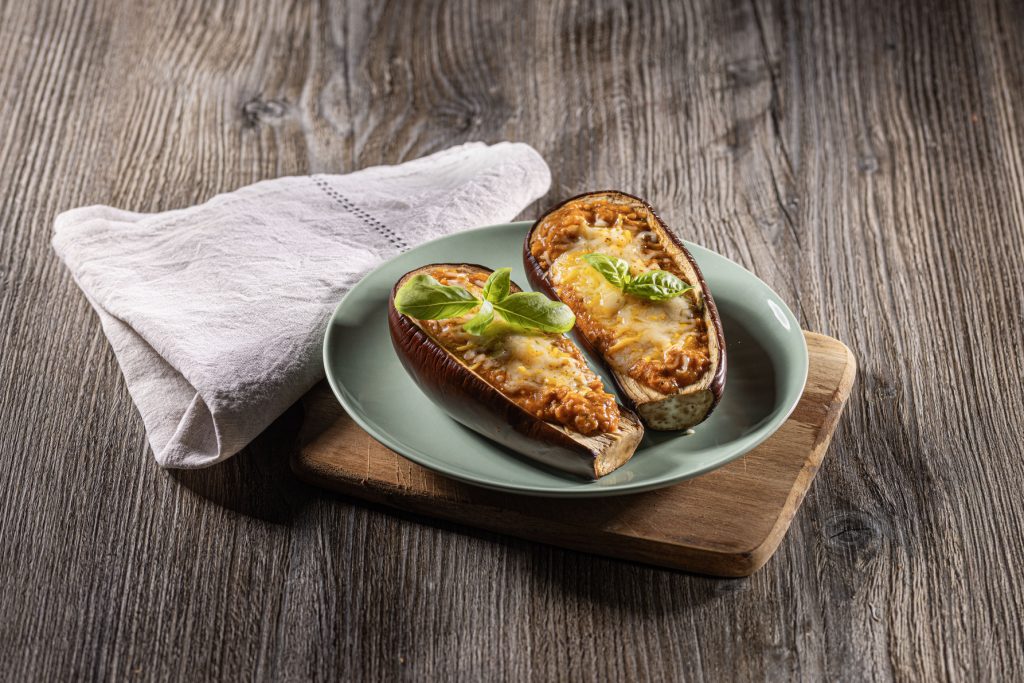 Punjeni patlidžani s bolognese umakom i zapečenim sirom