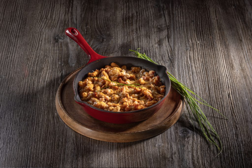 Zapečeni grah sa špekom i sirom