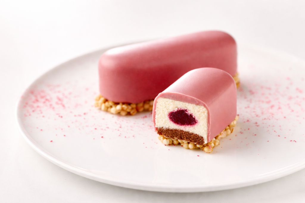 Parfe krema s višnjom i ruby glazurom