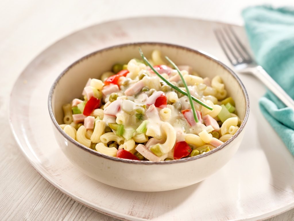 Salata sa šunkom, graškom i francuskim dresingom