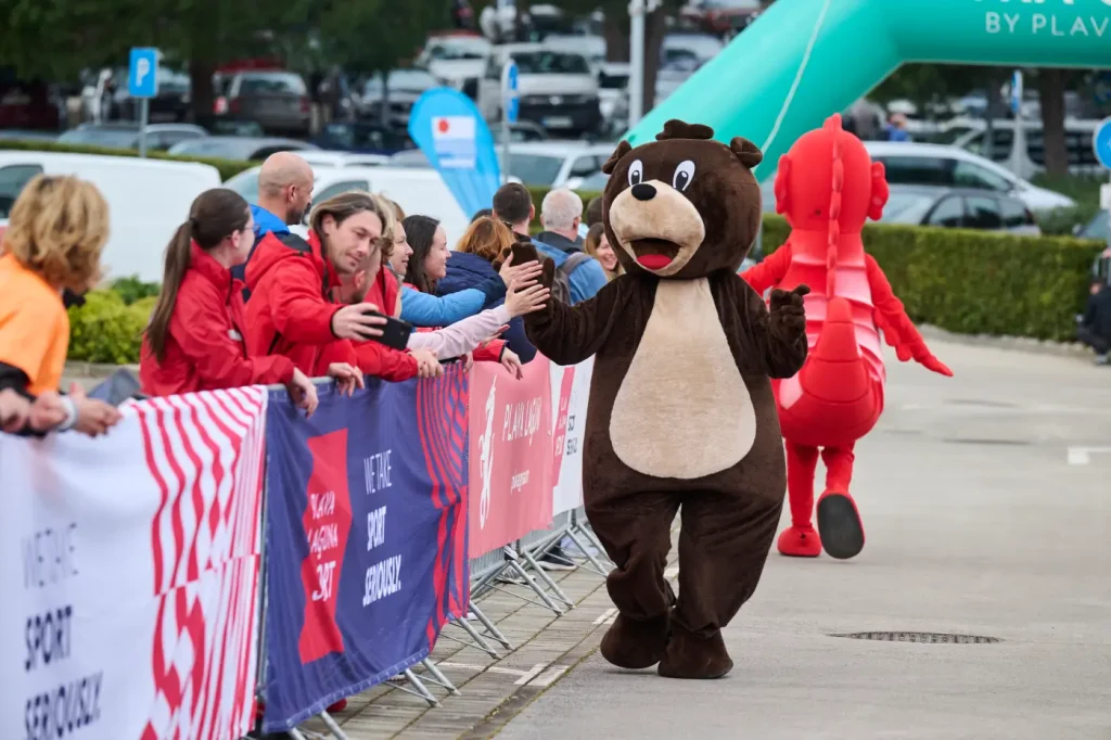 Lino bear delighted the youngest runners at the Plava Laguna Half Marathon