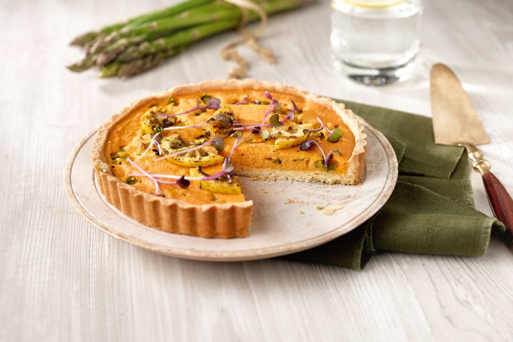 Tart od šparoga i rajčice